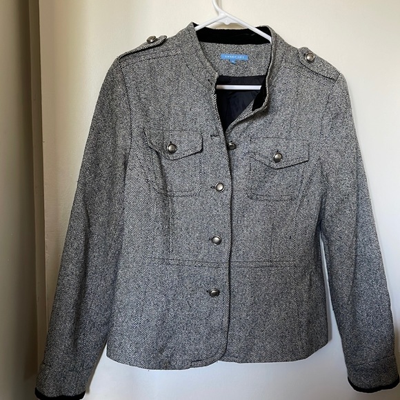 Grey, black and white coat. - Picture 1 of 7